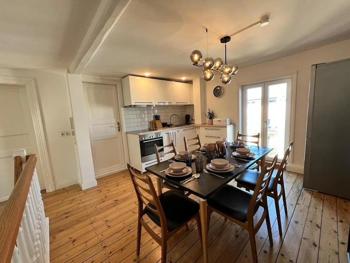 Boutique Apartment Im Charmanten Altbau Λίμπεκ