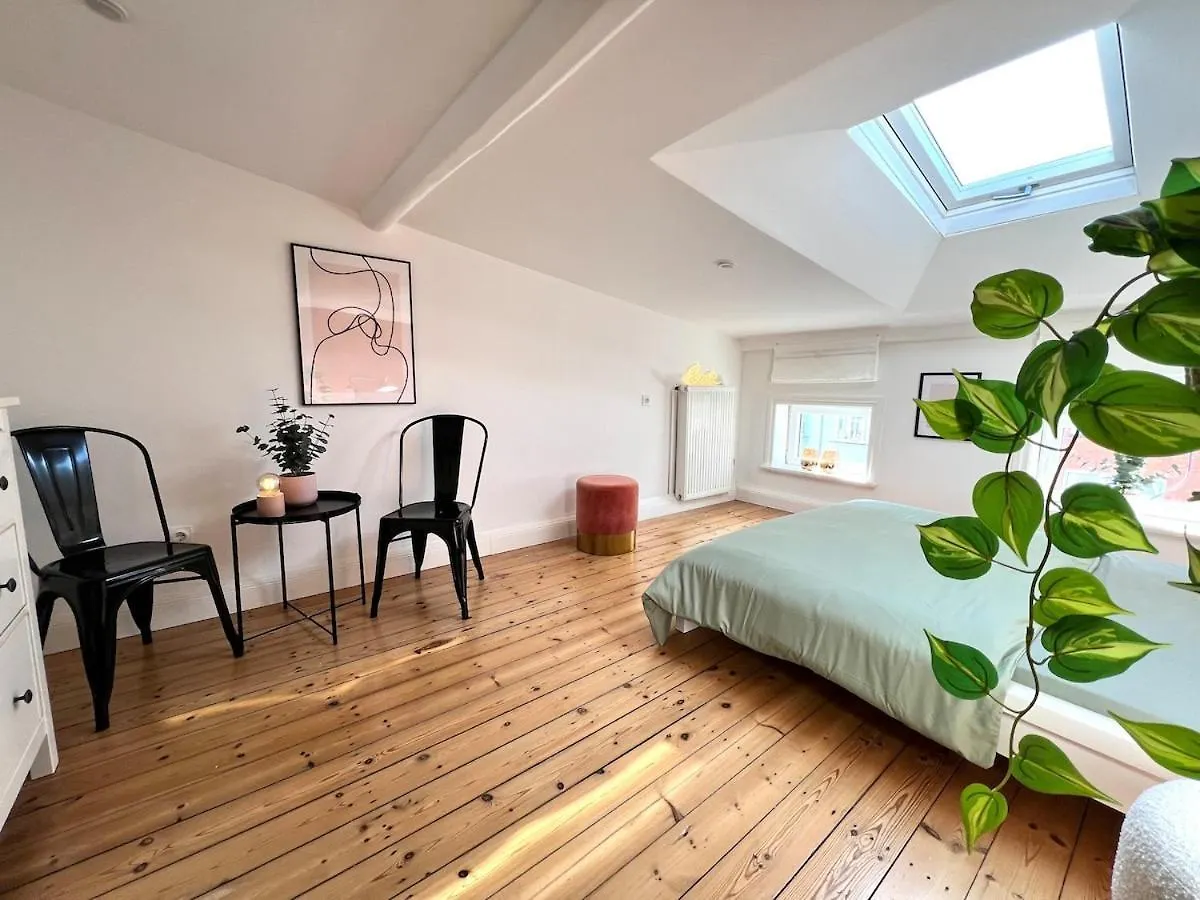 Boutique Apartment Im Charmanten Altbau Lubeck