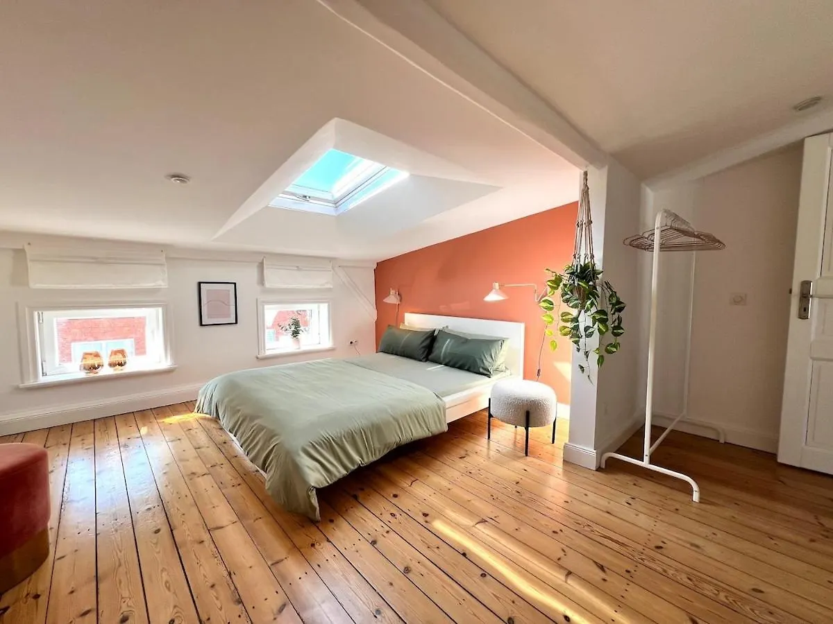 Boutique Apartment Im Charmanten Altbau Lubeck